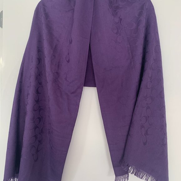 Coach Signature Stole - Picture 3 of 4